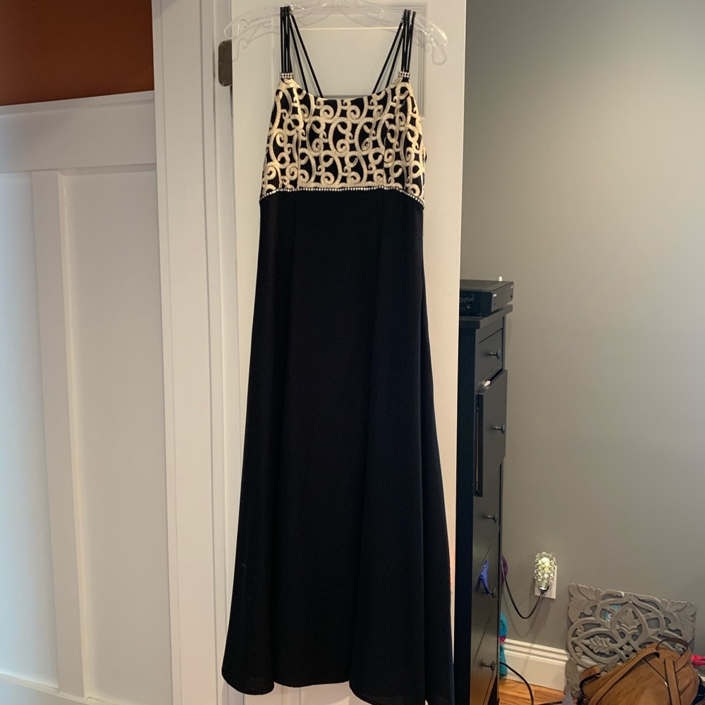 Women’s Lenovia Gown